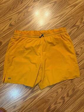 Janji AFO Middle Short - Men's 5" Performance Running Shorts Yellow XL